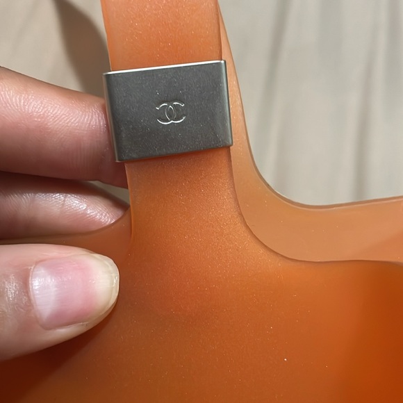 Chanel Jelly Tote - Picture 3 of 9